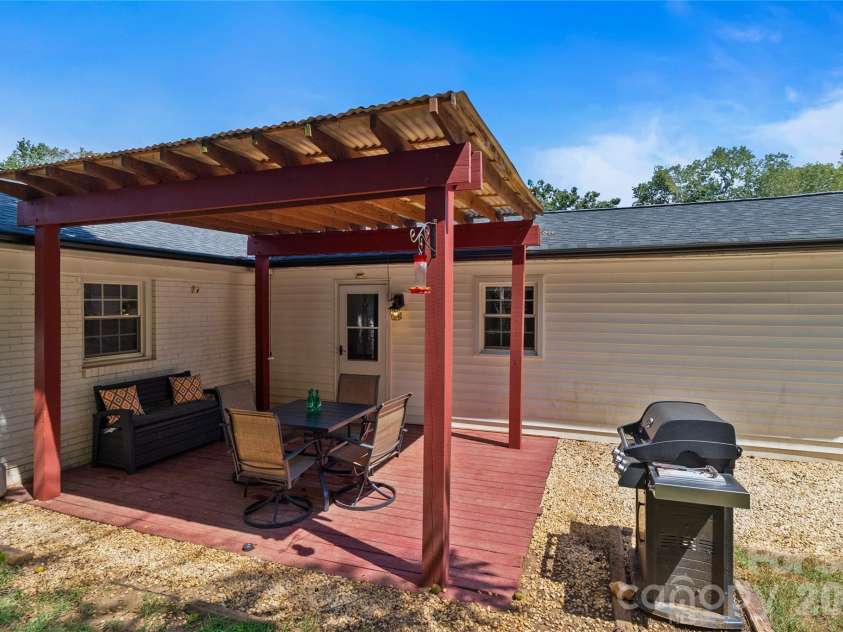 3601 Chapelwood Drive, Gastonia, NC 28052.  MLS# CAR4422096, YatesRealty ID 27303. 