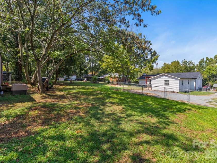 3601 Chapelwood Drive, Gastonia, NC 28052.  MLS# CAR4422096, YatesRealty ID 27303. 