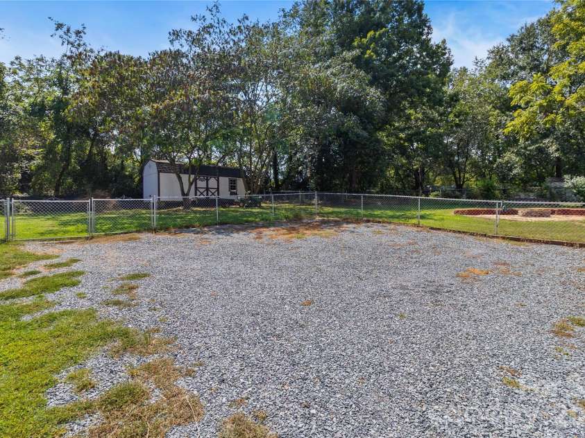 3601 Chapelwood Drive, Gastonia, NC 28052.  MLS# CAR4422096, YatesRealty ID 27303. 