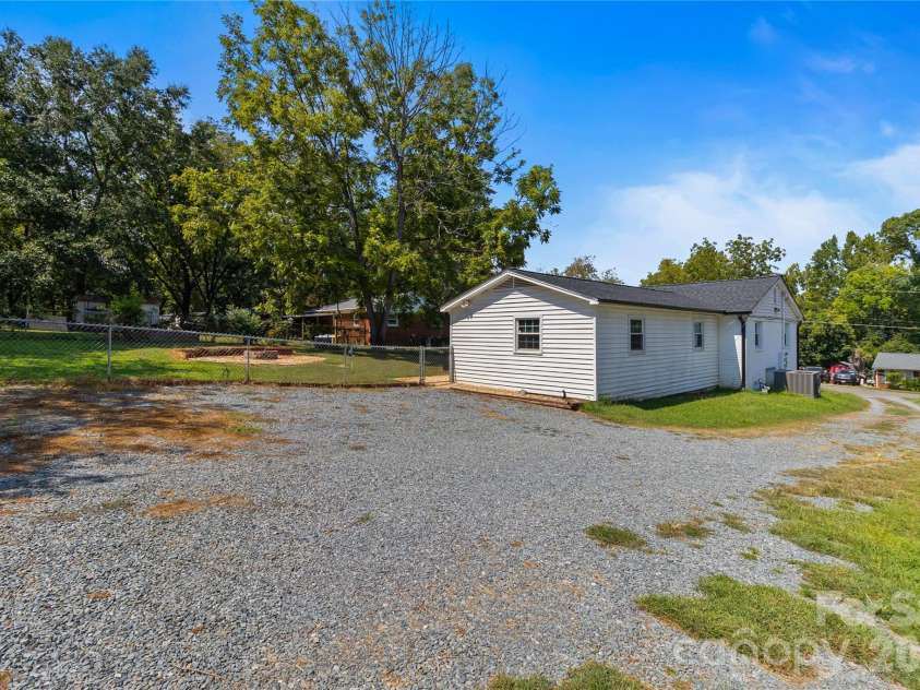 3601 Chapelwood Drive, Gastonia, NC 28052.  MLS# CAR4422096, YatesRealty ID 27303. 