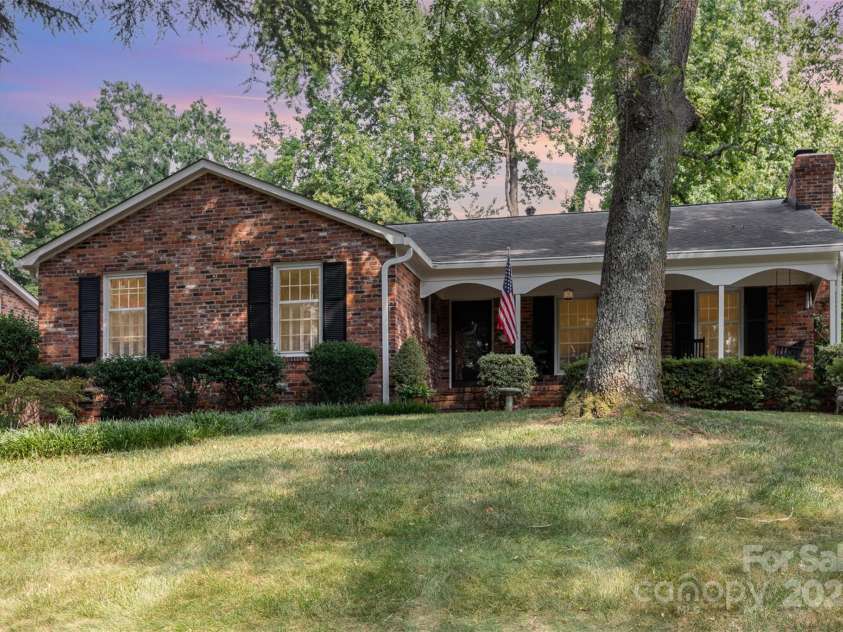 520 Moncure Drive, Charlotte, NC 28209.  MLS# CAR4280993, YatesRealty ID 27304. 