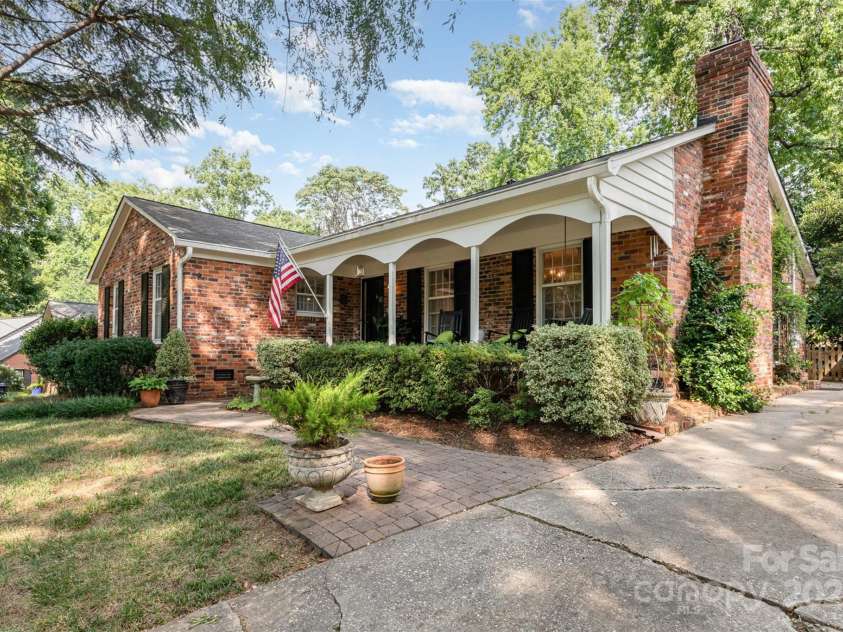 520 Moncure Drive, Charlotte, NC 28209.  MLS# CAR4280993, YatesRealty ID 27304. 