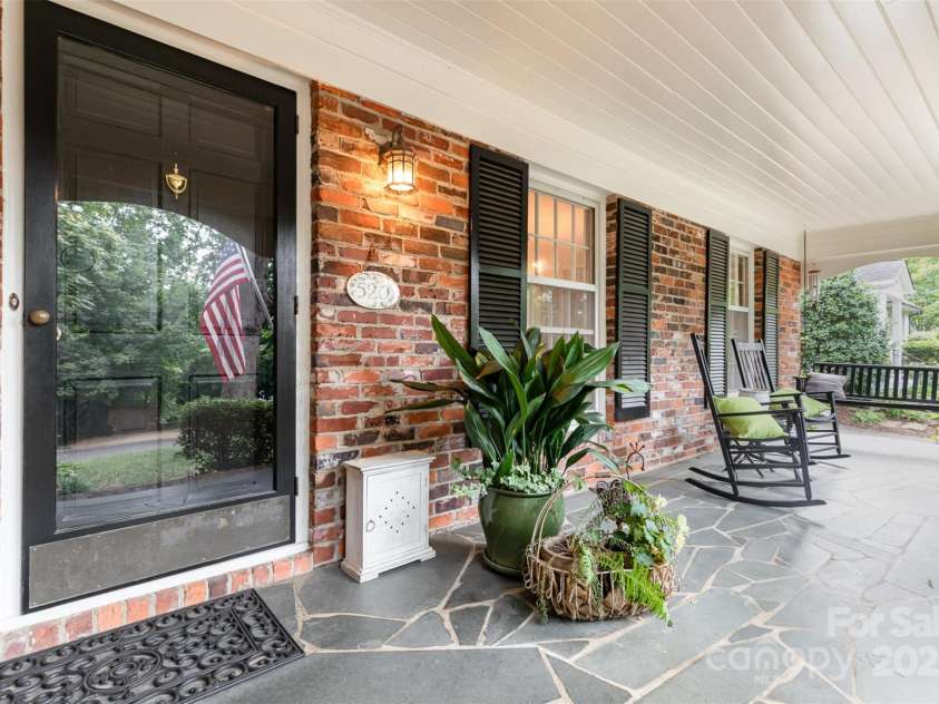 520 Moncure Drive, Charlotte, NC 28209.  MLS# CAR4280993, YatesRealty ID 27304. 
