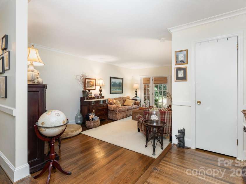 520 Moncure Drive, Charlotte, NC 28209.  MLS# CAR4280993, YatesRealty ID 27304. 