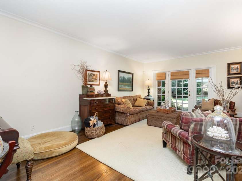520 Moncure Drive, Charlotte, NC 28209.  MLS# CAR4280993, YatesRealty ID 27304. 