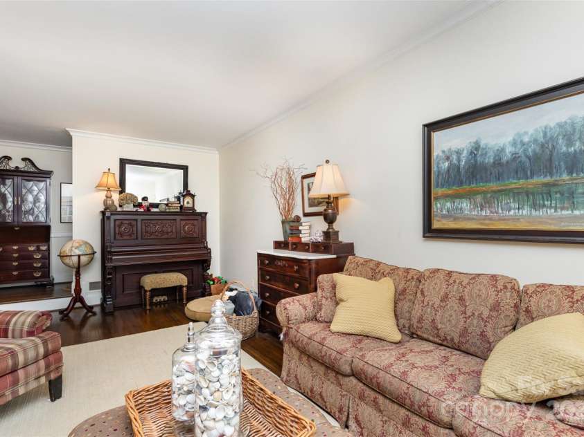 520 Moncure Drive, Charlotte, NC 28209.  MLS# CAR4280993, YatesRealty ID 27304. 