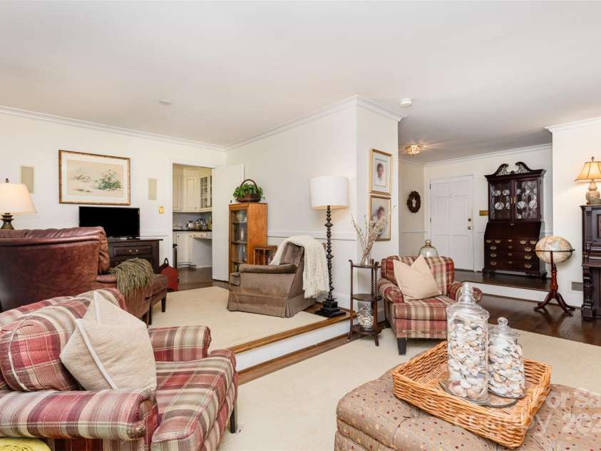520 Moncure Drive, Charlotte, NC 28209.  MLS# CAR4280993, YatesRealty ID 27304. 