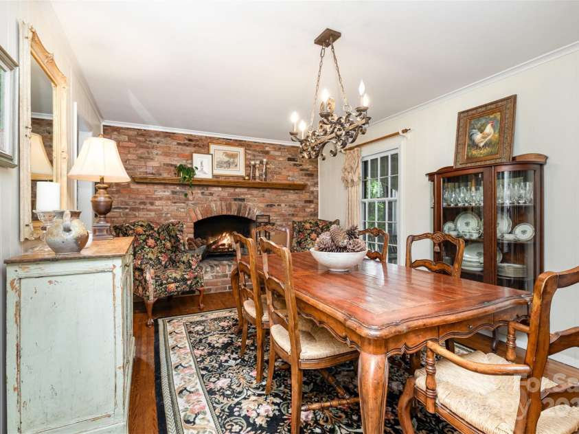 520 Moncure Drive, Charlotte, NC 28209.  MLS# CAR4280993, YatesRealty ID 27304. 