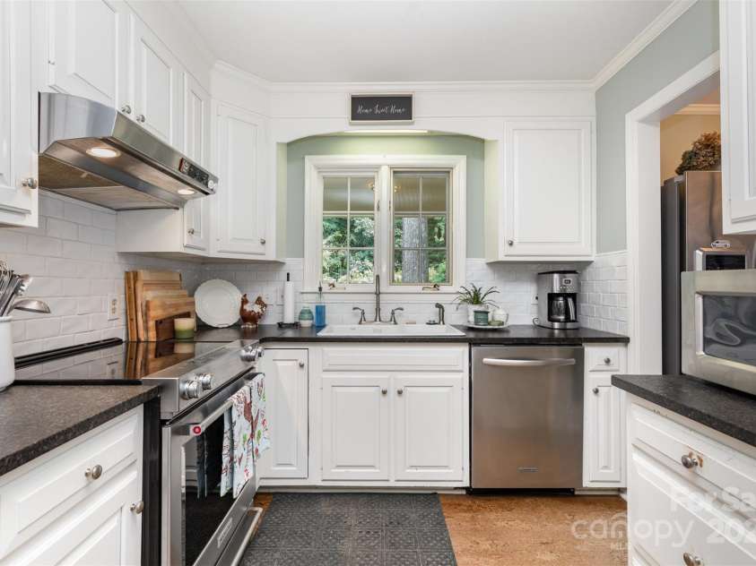 520 Moncure Drive, Charlotte, NC 28209.  MLS# CAR4280993, YatesRealty ID 27304. 