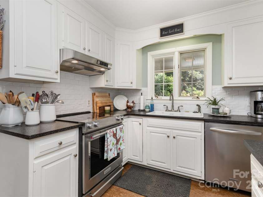 520 Moncure Drive, Charlotte, NC 28209.  MLS# CAR4280993, YatesRealty ID 27304. 