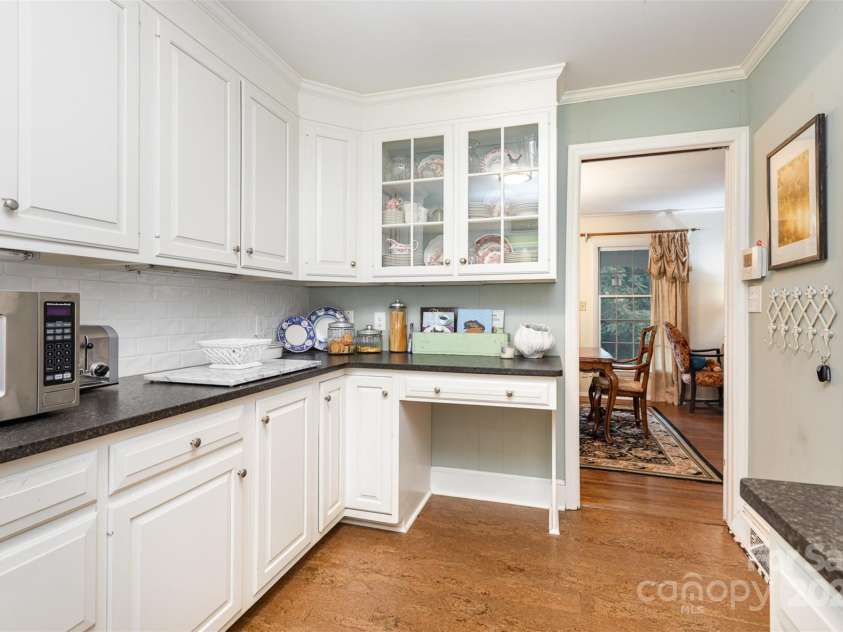 520 Moncure Drive, Charlotte, NC 28209.  MLS# CAR4280993, YatesRealty ID 27304. 