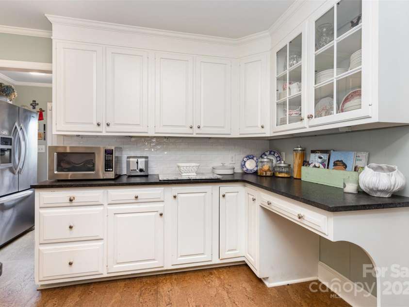 520 Moncure Drive, Charlotte, NC 28209.  MLS# CAR4280993, YatesRealty ID 27304. 