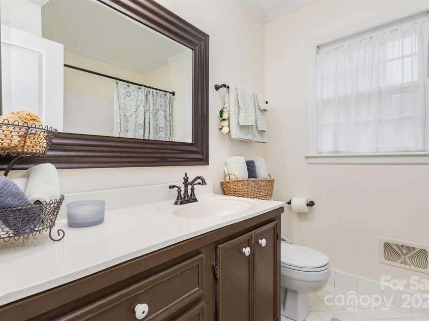 520 Moncure Drive, Charlotte, NC 28209.  MLS# CAR4280993, YatesRealty ID 27304. 