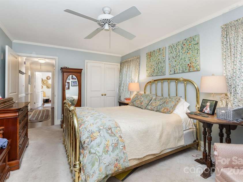 520 Moncure Drive, Charlotte, NC 28209.  MLS# CAR4280993, YatesRealty ID 27304. 