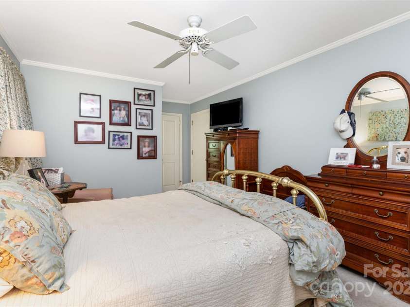 520 Moncure Drive, Charlotte, NC 28209.  MLS# CAR4280993, YatesRealty ID 27304. 