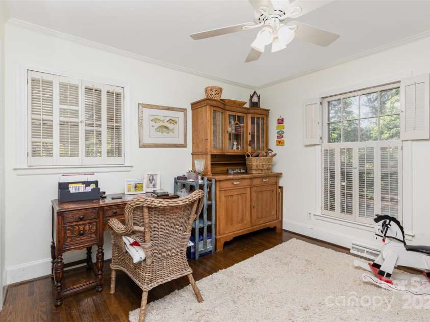 520 Moncure Drive, Charlotte, NC 28209.  MLS# CAR4280993, YatesRealty ID 27304. 