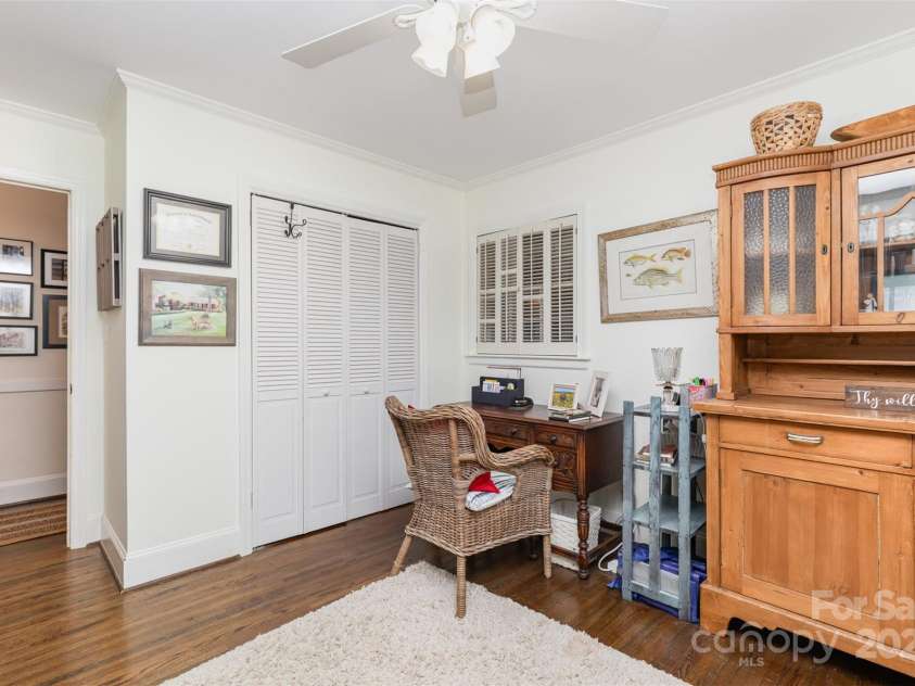 520 Moncure Drive, Charlotte, NC 28209.  MLS# CAR4280993, YatesRealty ID 27304. 