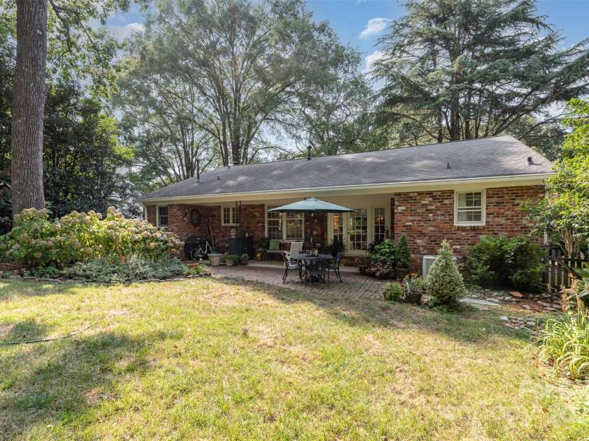 520 Moncure Drive, Charlotte, NC 28209.  MLS# CAR4280993, YatesRealty ID 27304. 