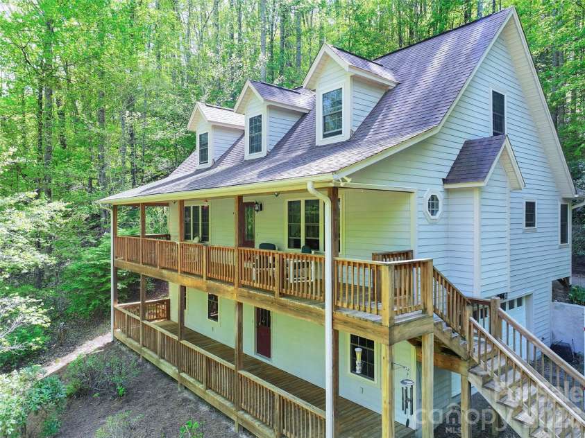 93 Streamside Drive, Waynesville, NC 28785.  MLS# CAR4369004, YatesRealty ID 27304. 