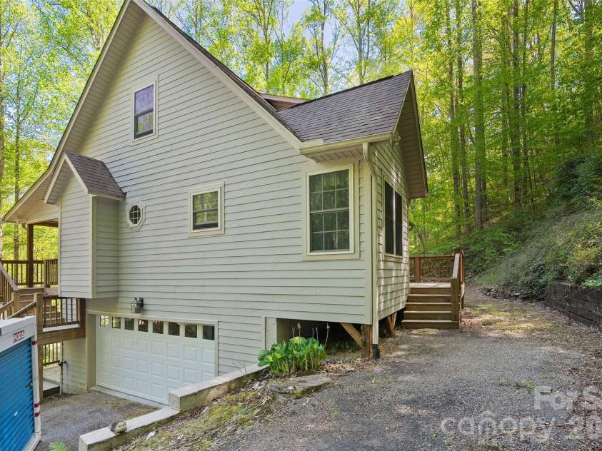 93 Streamside Drive, Waynesville, NC 28785.  MLS# CAR4369004, YatesRealty ID 27304. 