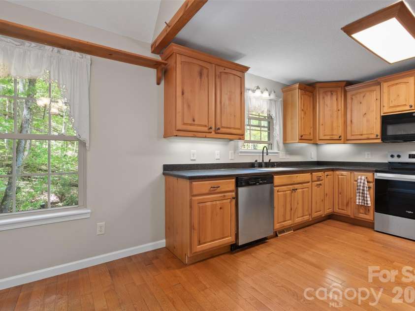 93 Streamside Drive, Waynesville, NC 28785.  MLS# CAR4369004, YatesRealty ID 27304. 