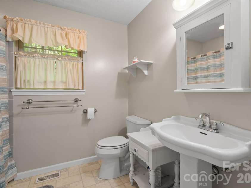 93 Streamside Drive, Waynesville, NC 28785.  MLS# CAR4369004, YatesRealty ID 27304. 