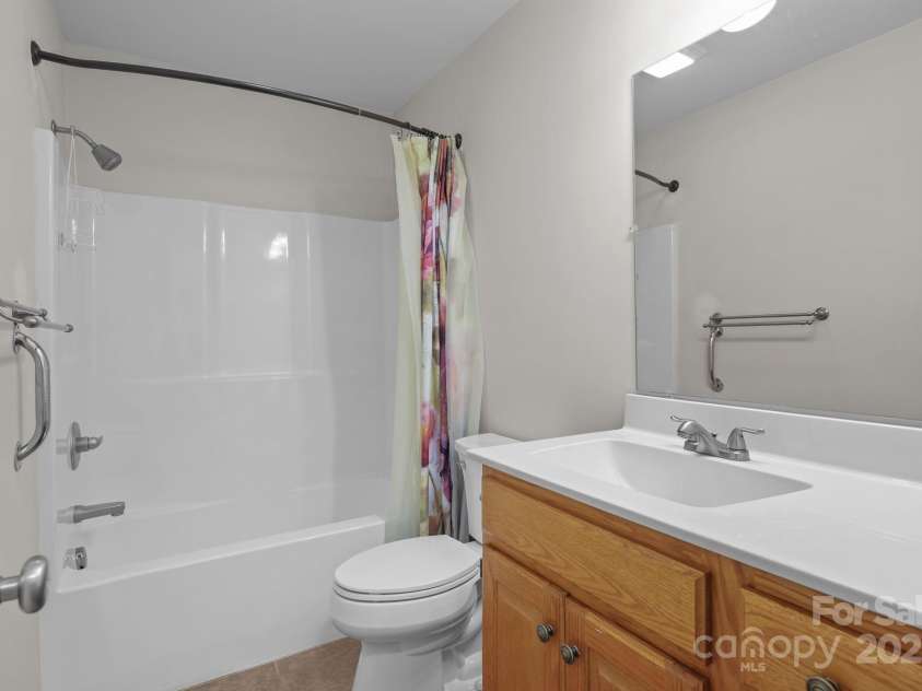 226 Brooks Farm Drive, Rockwell, NC 28138.  MLS# CAR4278847, YatesRealty ID 27307. Bathroom 1