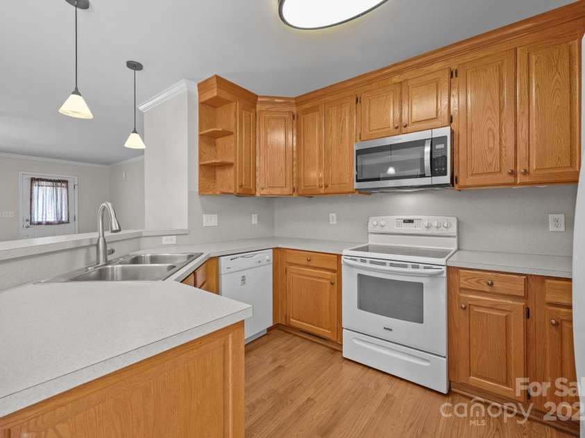 226 Brooks Farm Drive, Rockwell, NC 28138.  MLS# CAR4278847, YatesRealty ID 27307. Kitchen