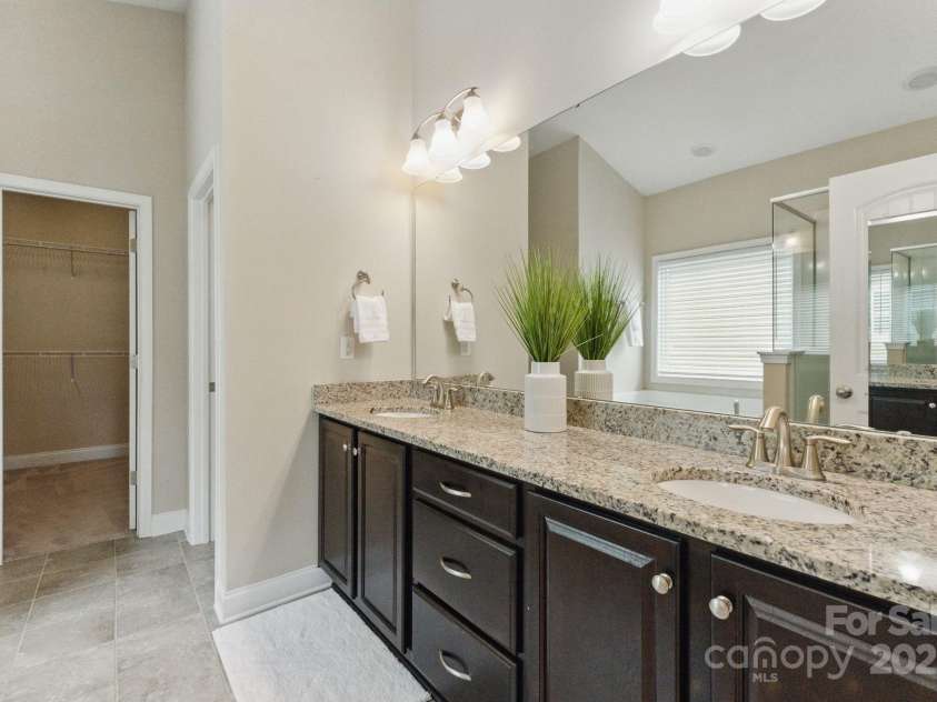 8830 Artesa Mill Lane, Charlotte, NC 28214.  MLS# CAR4259997, YatesRealty ID 27308. 