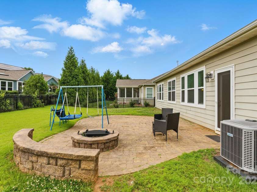 8830 Artesa Mill Lane, Charlotte, NC 28214.  MLS# CAR4259997, YatesRealty ID 27308. 