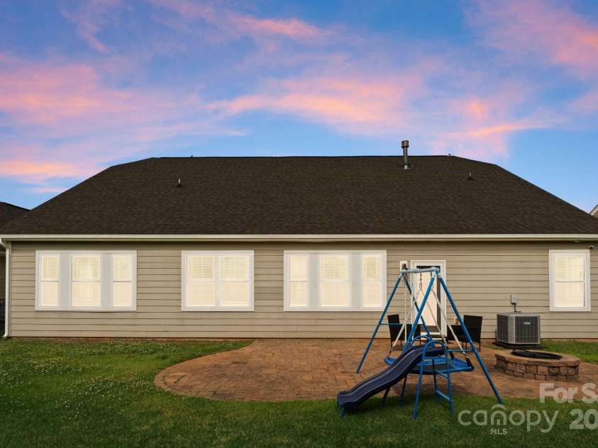 8830 Artesa Mill Lane, Charlotte, NC 28214.  MLS# CAR4259997, YatesRealty ID 27308. 