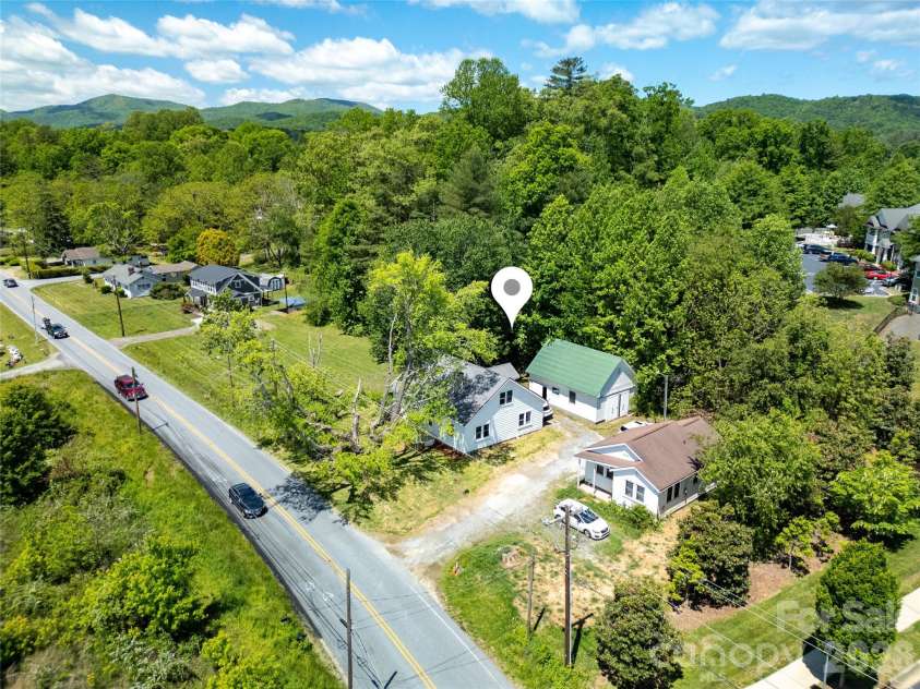 587 Old Hendersonville Highway, Brevard, NC 28712.  MLS# CAR4380323, YatesRealty ID 27309. 