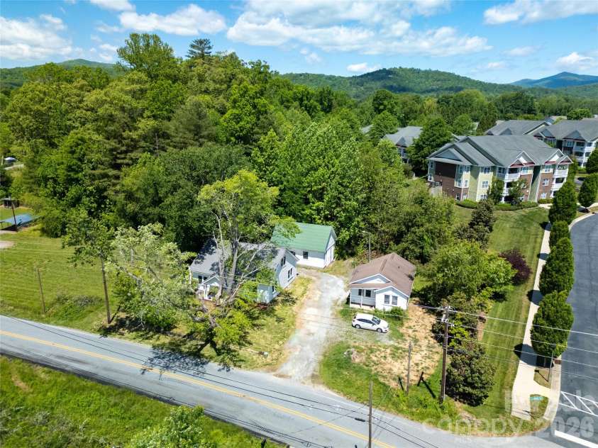 587 Old Hendersonville Highway, Brevard, NC 28712.  MLS# CAR4380323, YatesRealty ID 27309. 