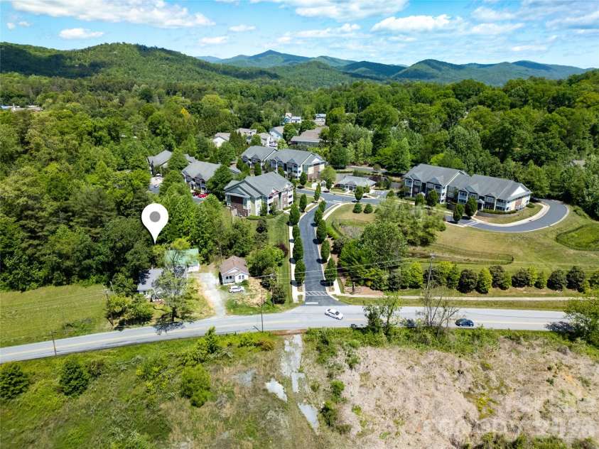 587 Old Hendersonville Highway, Brevard, NC 28712.  MLS# CAR4380323, YatesRealty ID 27309. 