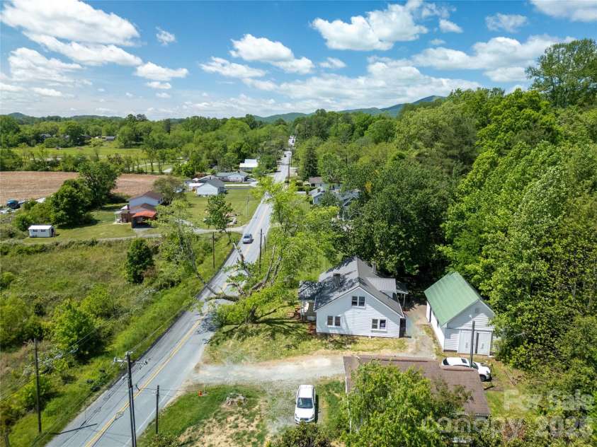587 Old Hendersonville Highway, Brevard, NC 28712.  MLS# CAR4380323, YatesRealty ID 27309. 