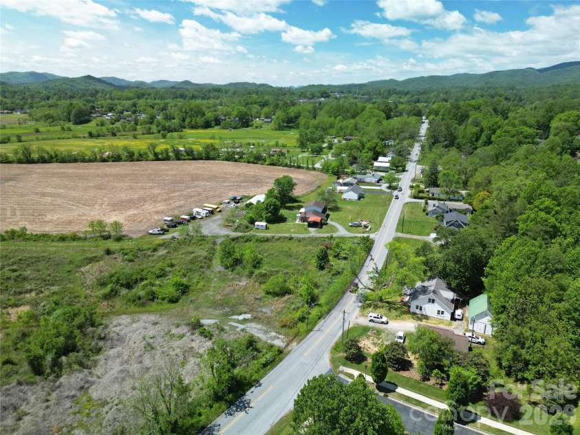 587 Old Hendersonville Highway, Brevard, NC 28712.  MLS# CAR4380323, YatesRealty ID 27309. 