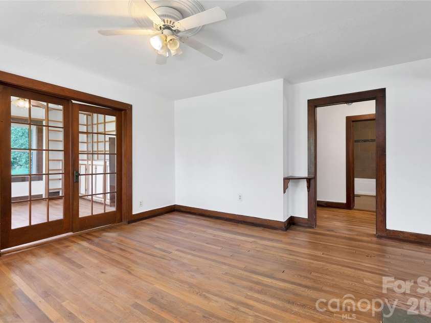 587 Old Hendersonville Highway, Brevard, NC 28712.  MLS# CAR4380323, YatesRealty ID 27309. 