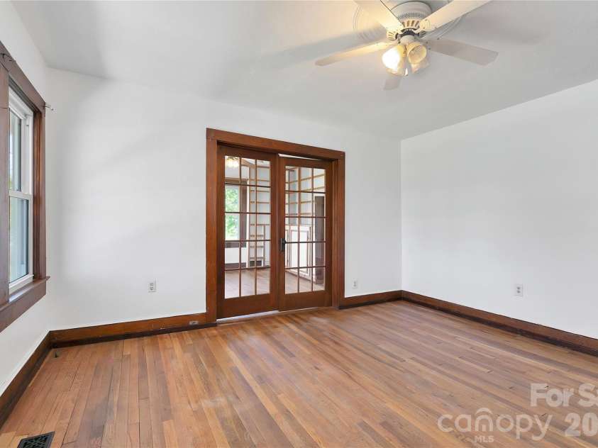 587 Old Hendersonville Highway, Brevard, NC 28712.  MLS# CAR4380323, YatesRealty ID 27309. 
