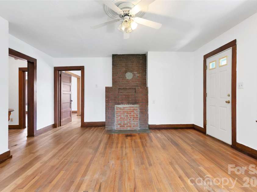 587 Old Hendersonville Highway, Brevard, NC 28712.  MLS# CAR4380323, YatesRealty ID 27309. 