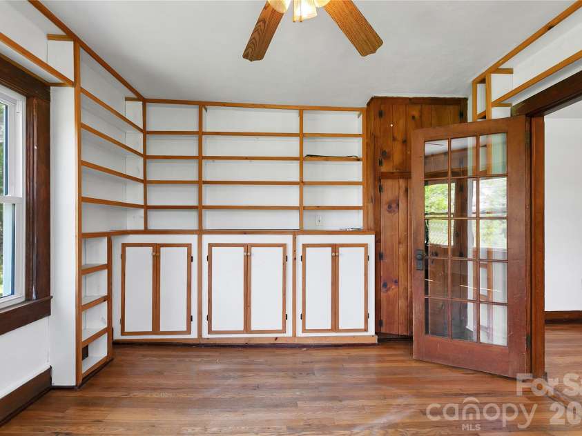 587 Old Hendersonville Highway, Brevard, NC 28712.  MLS# CAR4380323, YatesRealty ID 27309. 