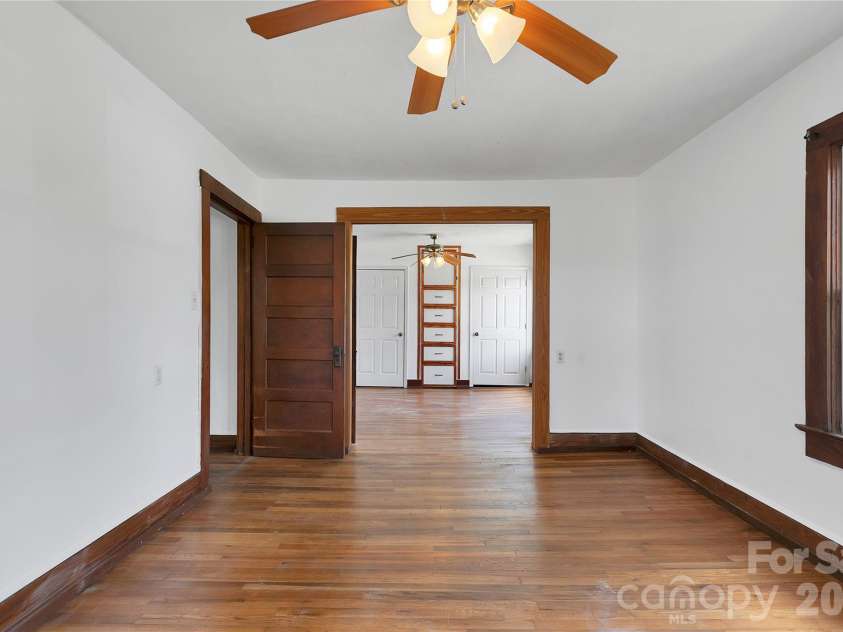 587 Old Hendersonville Highway, Brevard, NC 28712.  MLS# CAR4380323, YatesRealty ID 27309. 