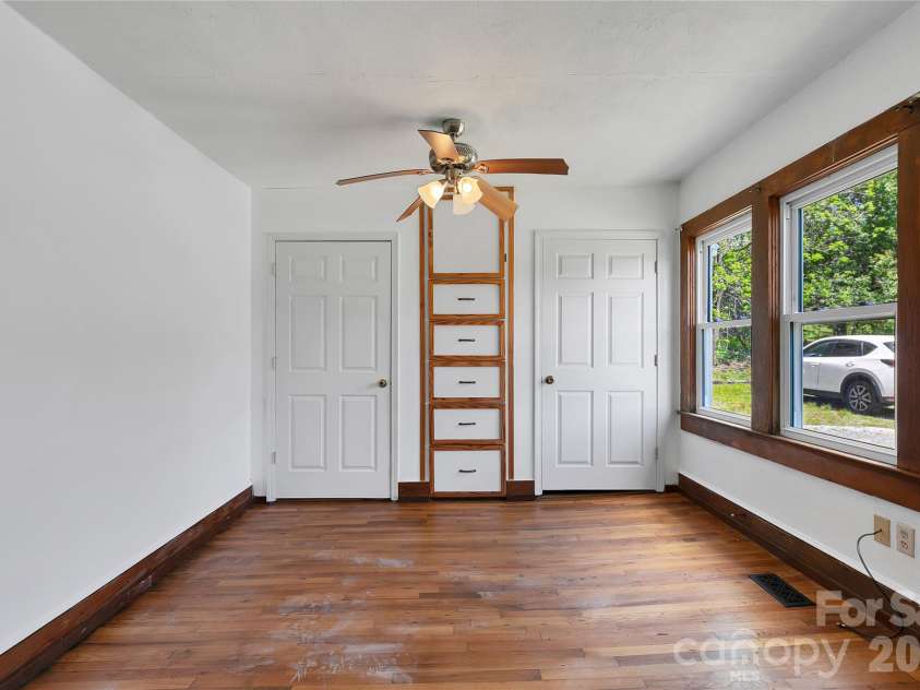 587 Old Hendersonville Highway, Brevard, NC 28712.  MLS# CAR4380323, YatesRealty ID 27309. 