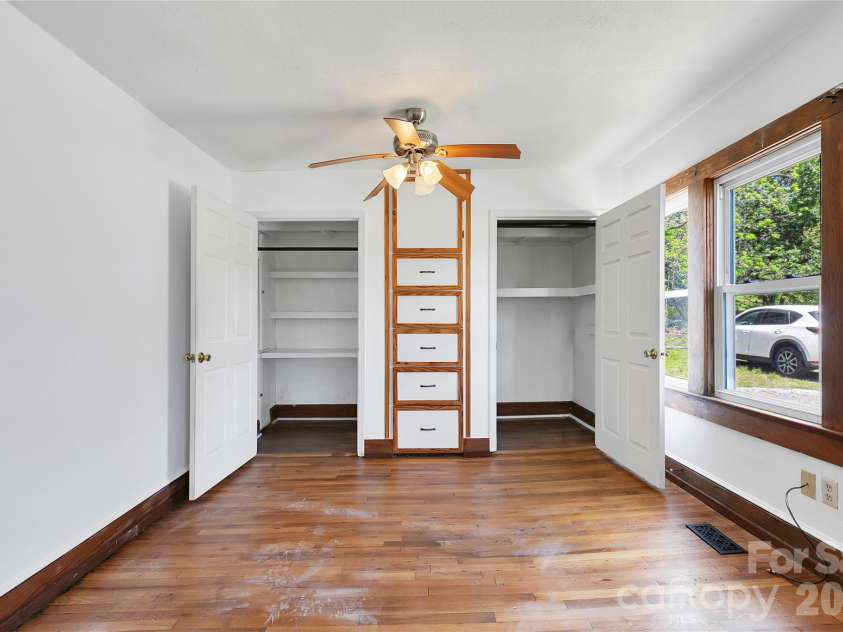 587 Old Hendersonville Highway, Brevard, NC 28712.  MLS# CAR4380323, YatesRealty ID 27309. 