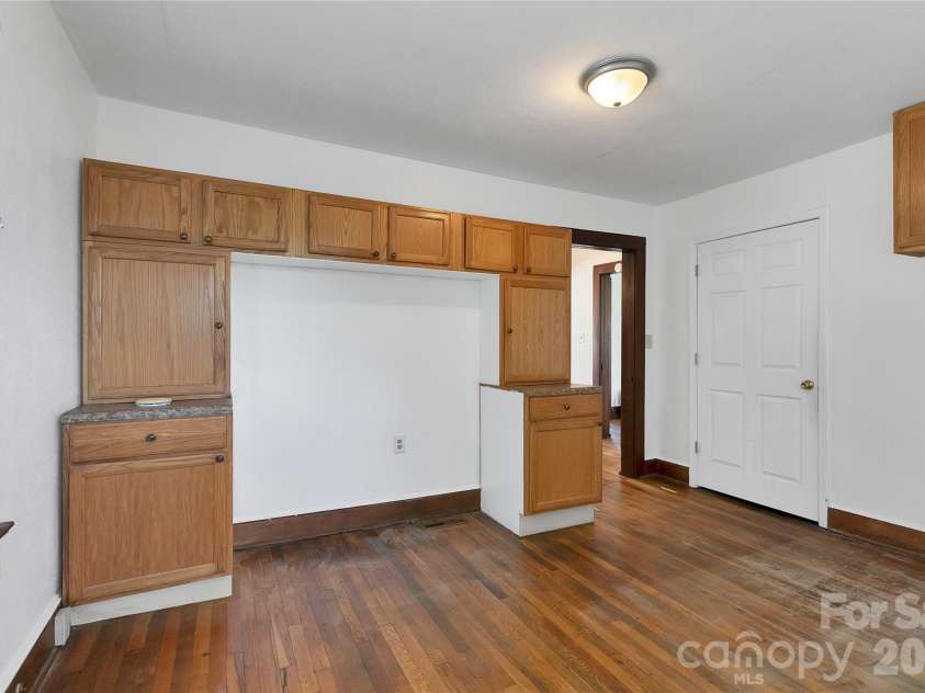 587 Old Hendersonville Highway, Brevard, NC 28712.  MLS# CAR4380323, YatesRealty ID 27309. 