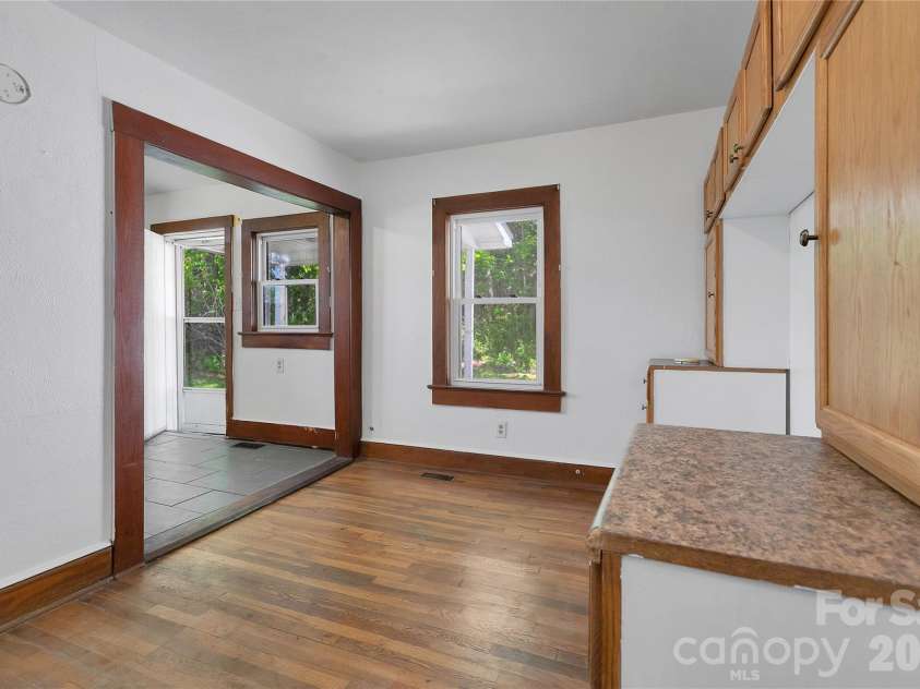 587 Old Hendersonville Highway, Brevard, NC 28712.  MLS# CAR4380323, YatesRealty ID 27309. 