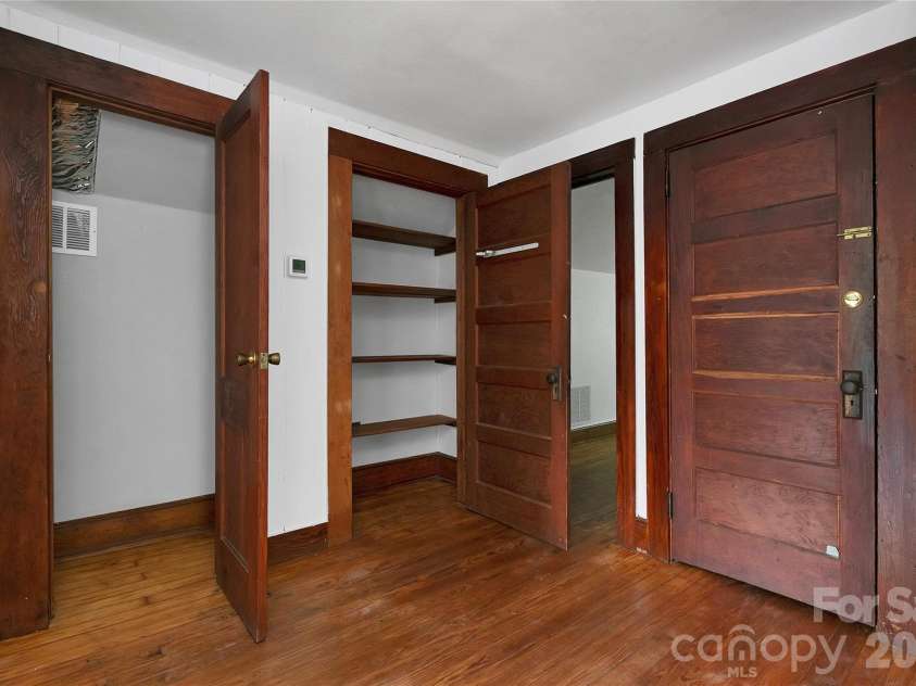 587 Old Hendersonville Highway, Brevard, NC 28712.  MLS# CAR4380323, YatesRealty ID 27309. 