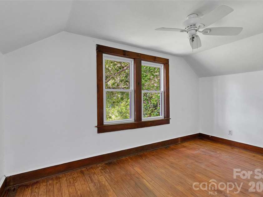 587 Old Hendersonville Highway, Brevard, NC 28712.  MLS# CAR4380323, YatesRealty ID 27309. 