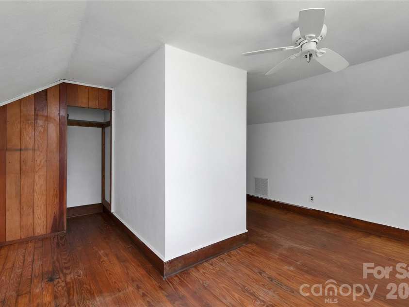587 Old Hendersonville Highway, Brevard, NC 28712.  MLS# CAR4380323, YatesRealty ID 27309. 