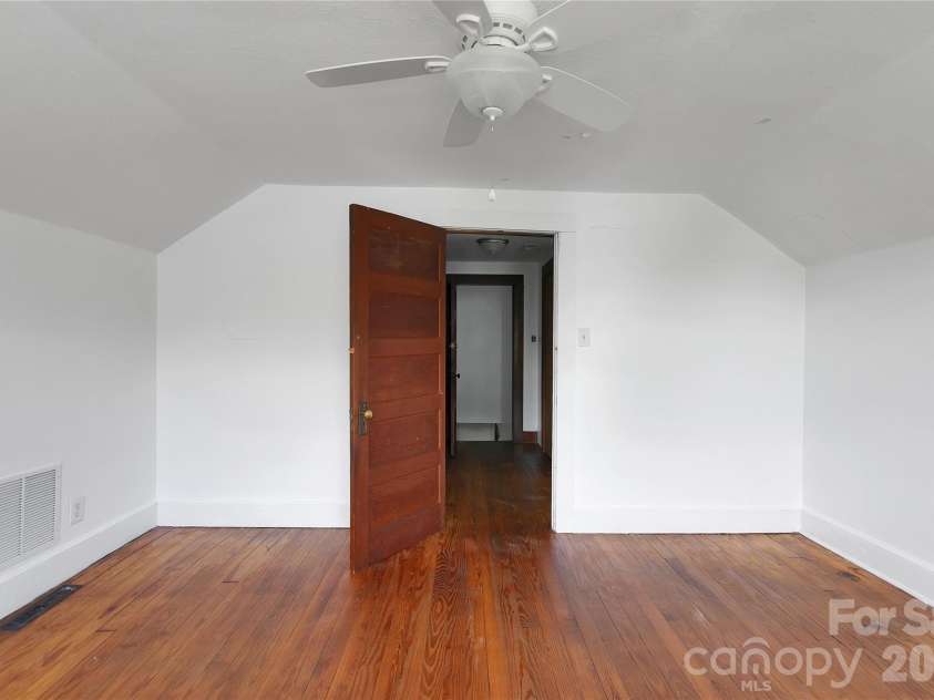 587 Old Hendersonville Highway, Brevard, NC 28712.  MLS# CAR4380323, YatesRealty ID 27309. 