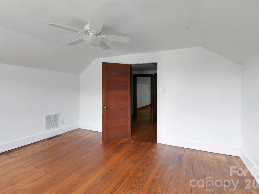 587 Old Hendersonville Highway, Brevard, NC 28712.  MLS# CAR4380323, YatesRealty ID 27309. 